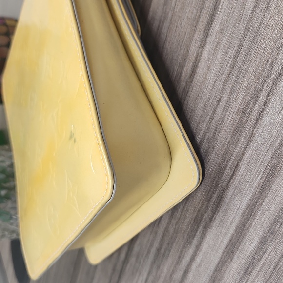 HP! LOUIS VUITTON Monogram Vernis Mott- Yellow with Blue Interior - Picture 10 of 13